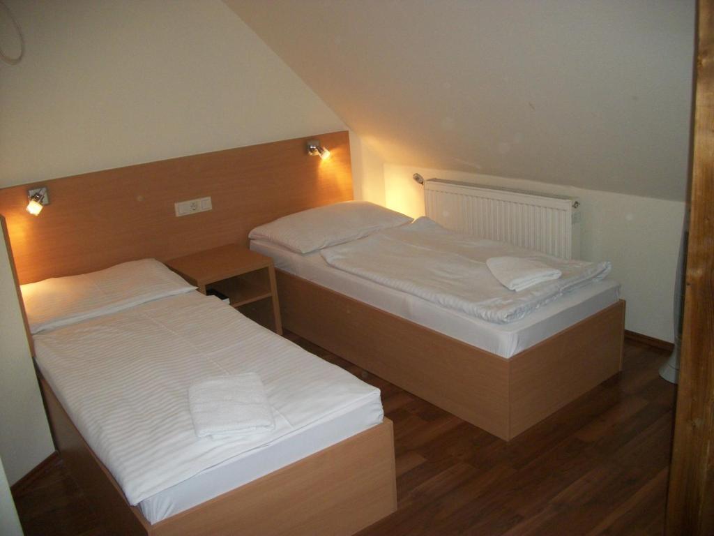 Hotel Viktória Balatonalmádi Quarto foto